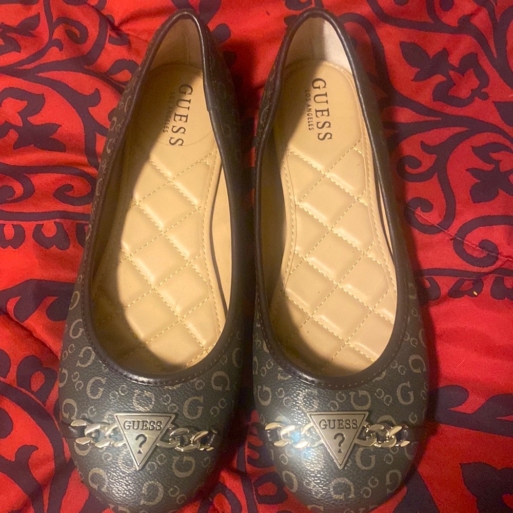 Beautiful Size 9 Women’s Guess Flats
